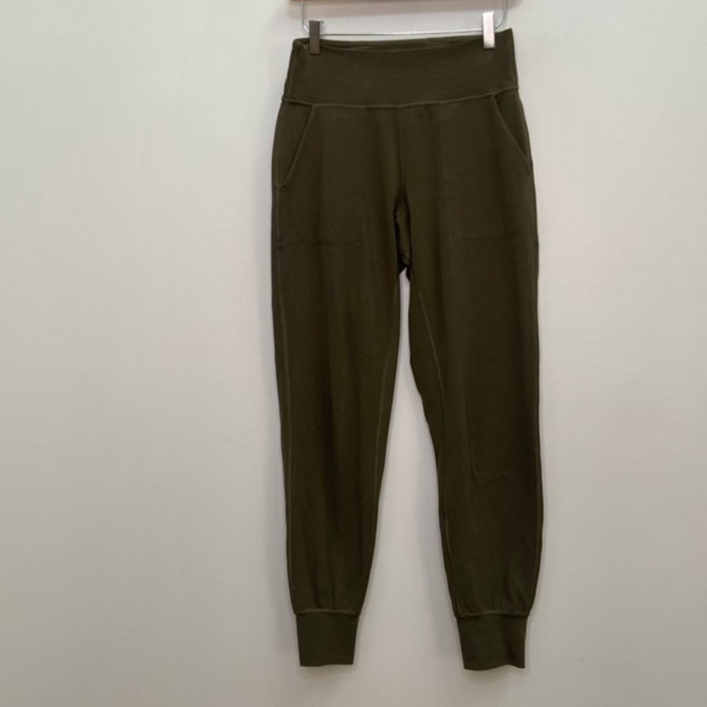 ❗️SOLD❗️2020 Lululemon Olive Green Align Jogger 28" Size 6 - Picture 4 of 9